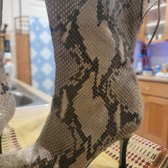 Charles David Snakeskin Short Stiletto Boots Made In Italy Sz 9 - Picture 12 of 16